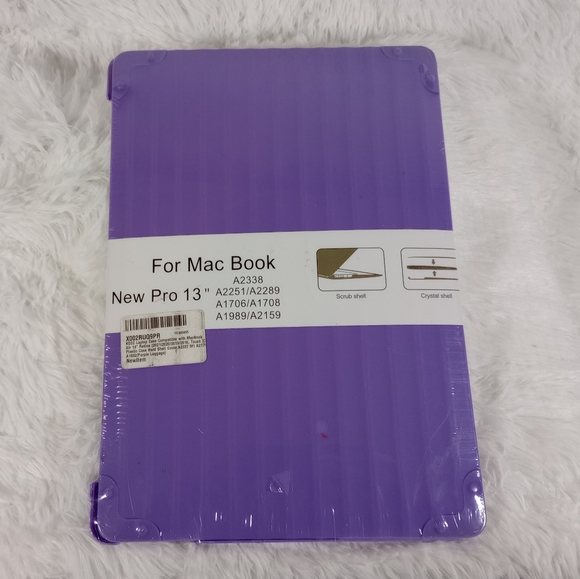 Bundle of 2 MacBook Pro 13" Hard Shell Cases - Picture 3 of 4